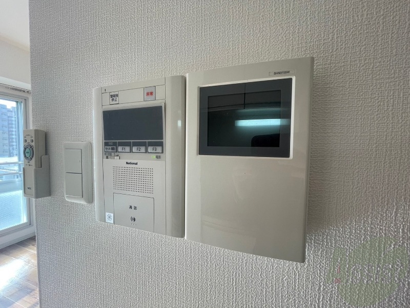 セキュリティ　ＴＶモニター付インターホンです。来客者の顔が見えるので安心！