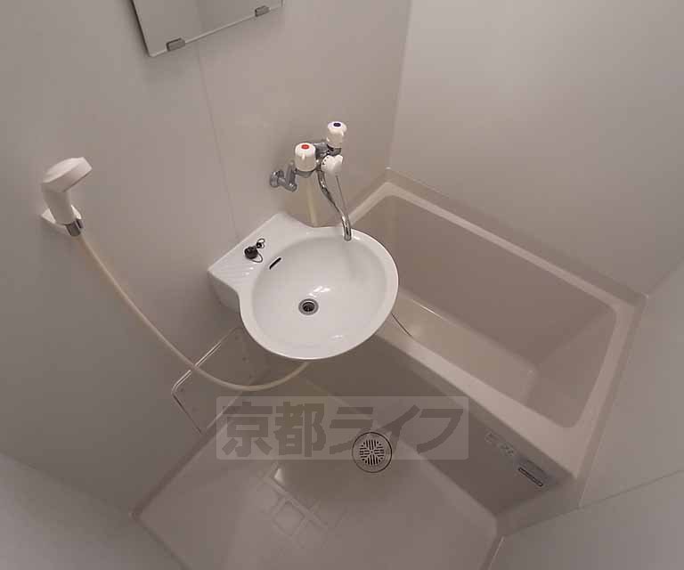 バス・シャワールーム　きれいな浴室です。