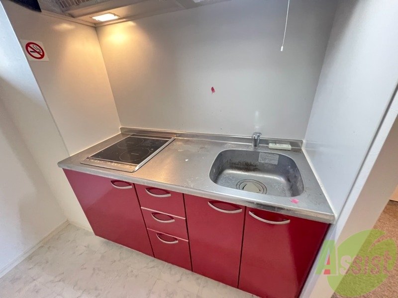 キッチン　キッチンには、ＩＨコンロがついているのですぐにお使い頂けます