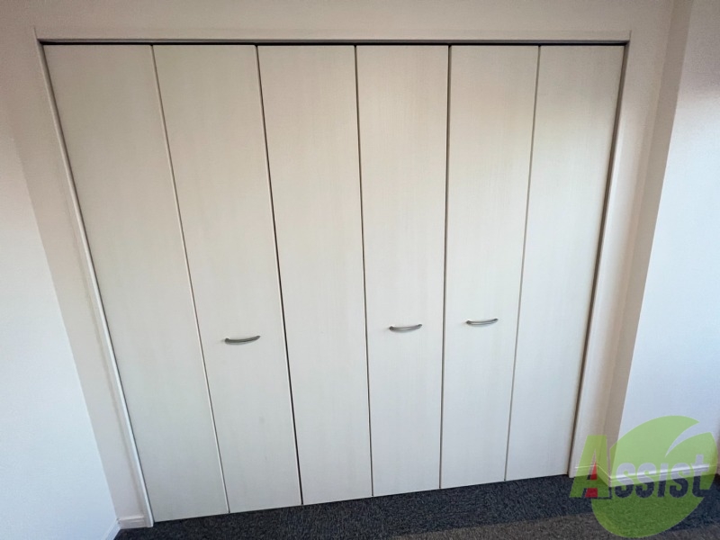 収納　６．４帖の洋室には、広いクローゼット付きです。