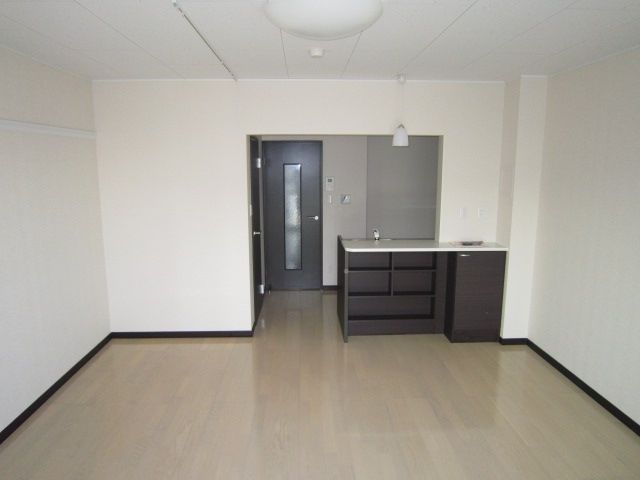 居室・リビング　窓側から撮影