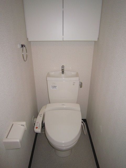 トイレ　温水洗浄便座／収納BOX