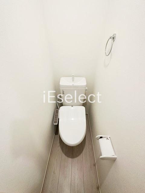 トイレ　温水洗浄便座付きのトイレ