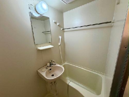 バス・シャワールーム　現状優先。設置は現地と異なる可能性があります。