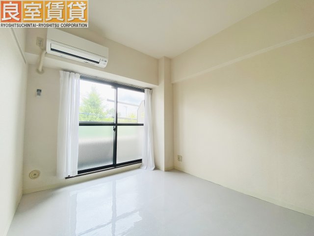 居室・リビング　※この写真は同物件の別のお部屋のお写真です。現状優先