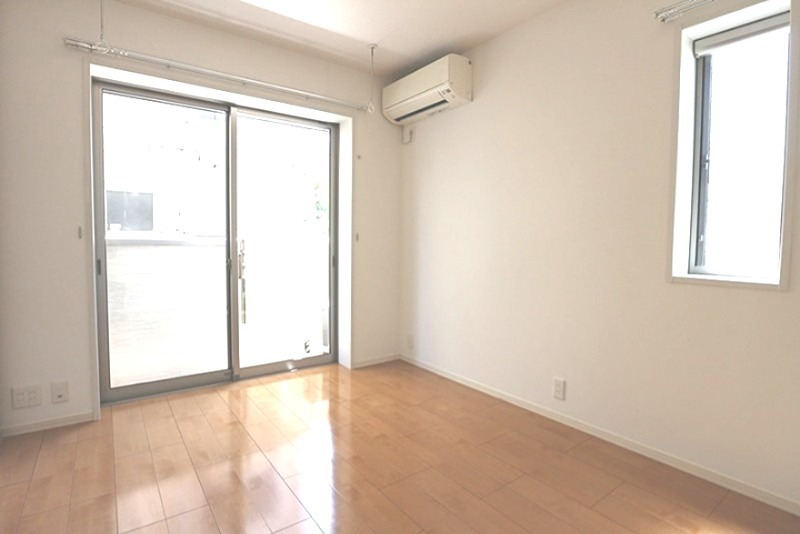 その他部屋・スペース　2面採光の洋室！