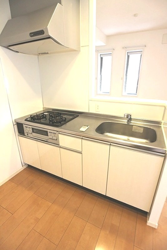 キッチン　ガス3口コンロのシステムキッチン！グリル付き！