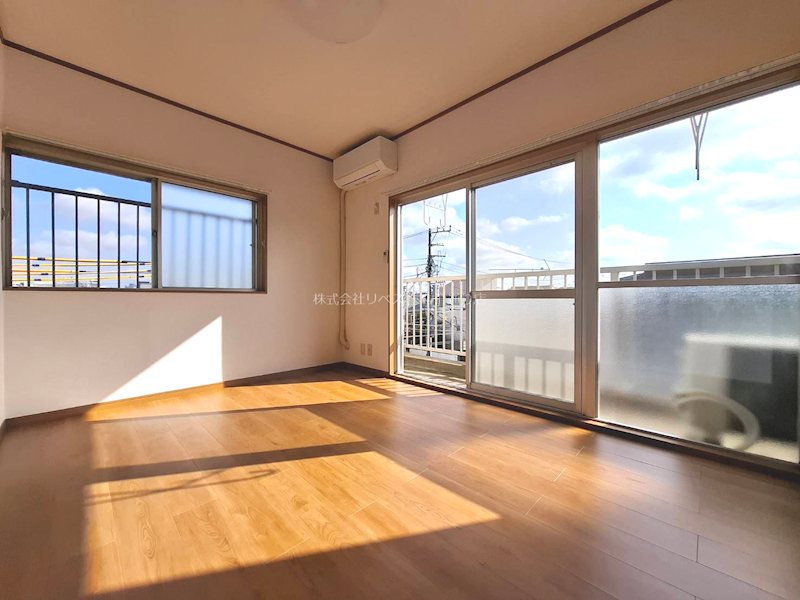 居室・リビング　3階最上階角部屋！日当たり良好！