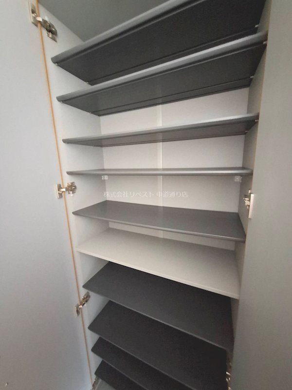 収納　シューズボックス