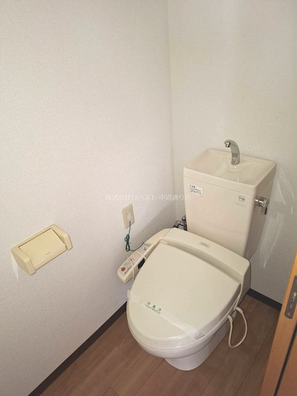 トイレ　温水洗浄便座