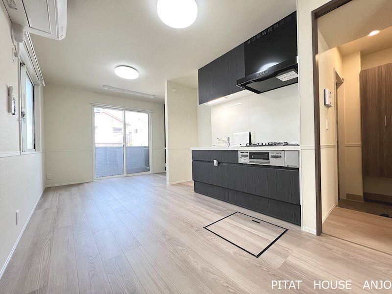 居室・リビング　同物件別部屋