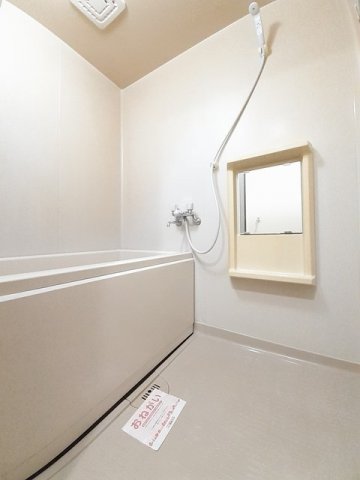 バス・シャワールーム　コンパクトで使いやすいお風呂です