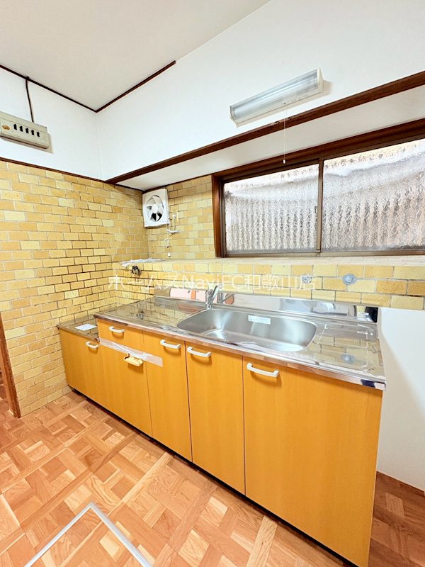 鳴神戸建てのキッチン写真