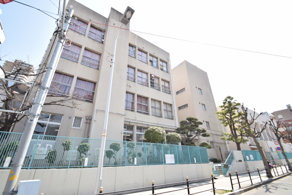 小学校　大阪市立 南大江小学校（小学校）まで747m