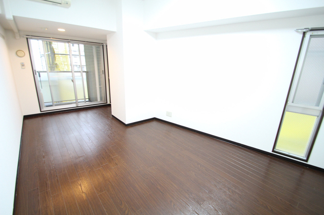 居室・リビング　奥行きのある洋室です