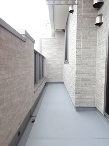 バルコニー　バルコニーからの眺めを楽しみながら食事をしませんか