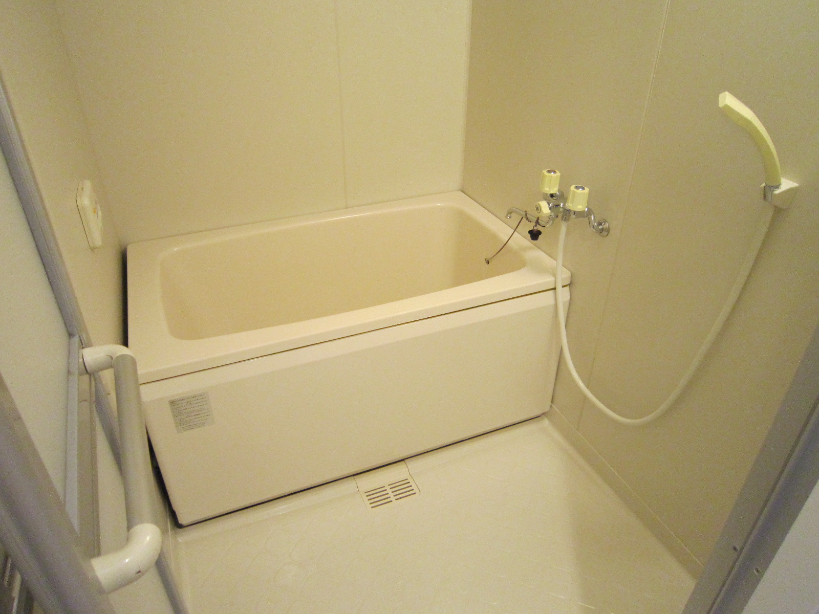 バス・シャワールーム　清潔感のある浴室です。