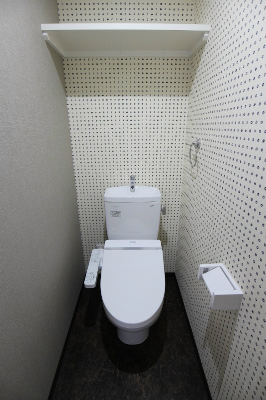 トイレ　トイレに棚があると便利ですよね！