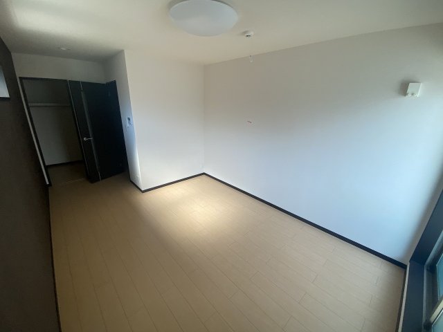 居室・リビング　エアコン付きで快適に過ごせます♪