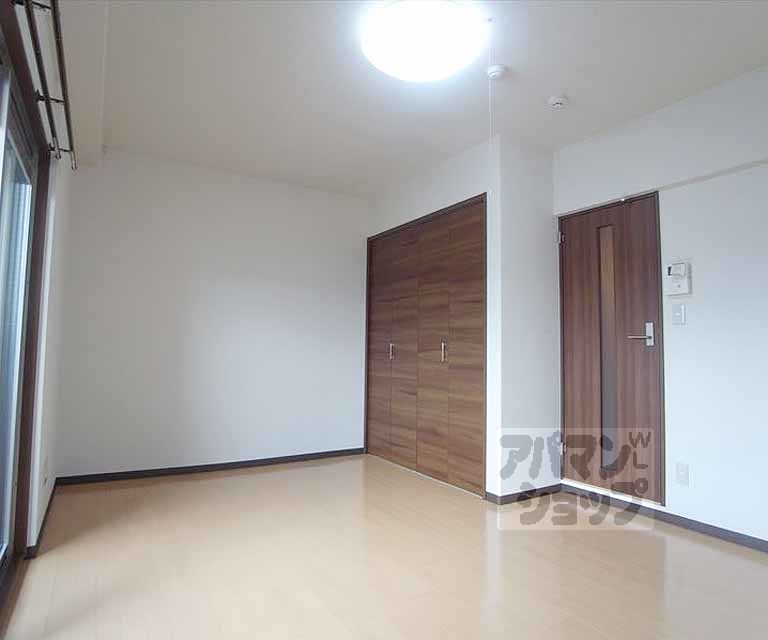 居室・リビング　落ち着いた雰囲気の洋室です