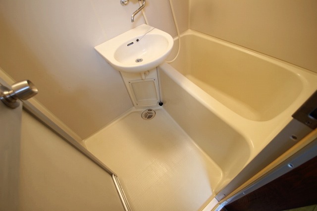 バス・シャワールーム　同物件別号室の写真です。