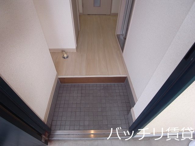 玄関　※同物件別号室の為、現状を優先いたします。