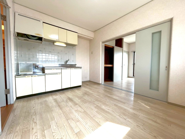 居室・リビング　※他号室の写真です