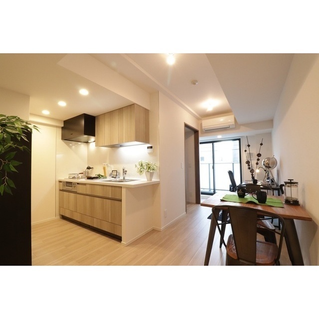 居室・リビング　※モデル家具／家具の備え付けはありません