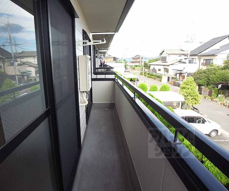 バルコニー　広いバルコニーで洗濯物を干すのに便利です。
