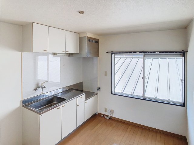 キッチン　2024年8月撮影※現況を優先致します。