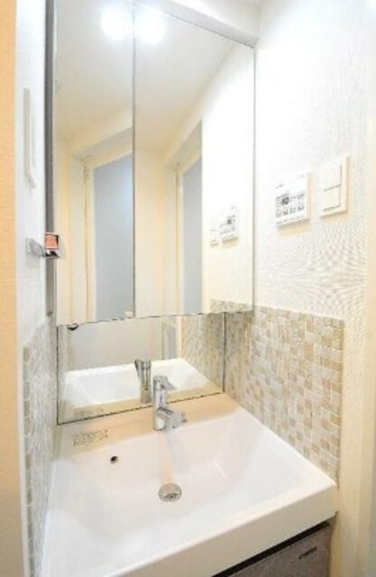 洗面設備　カラータイプ異なります