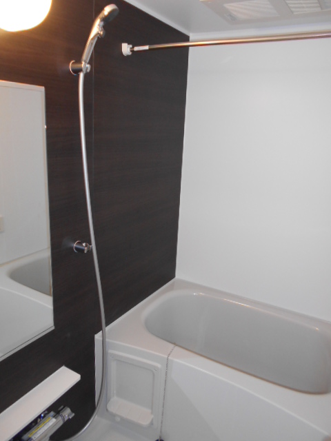 バス・シャワールーム　追焚機能付浴槽・浴室乾燥機完備