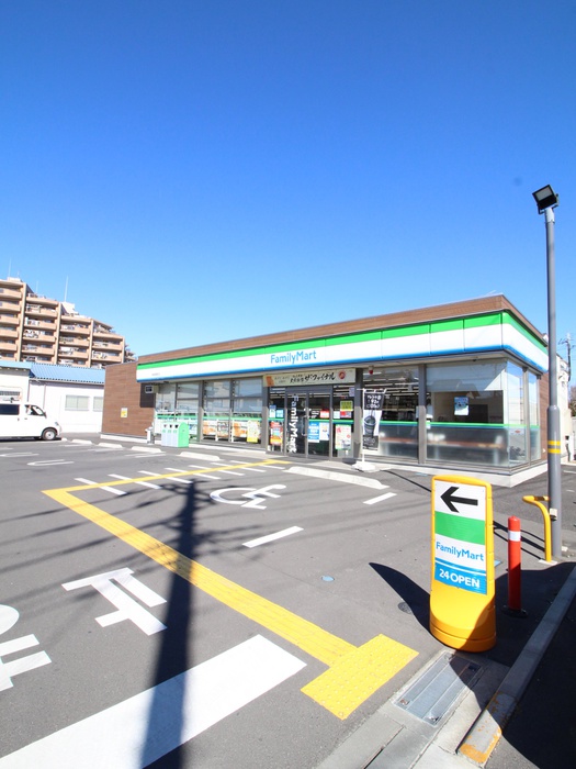コンビニ　ファミリーマート（コンビニ）まで420m