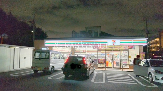 コンビニ　セブンイレブン狛江猪方3丁目店（コンビニ）まで180m
