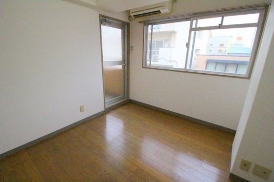 居室・リビング　※別部屋の写真です