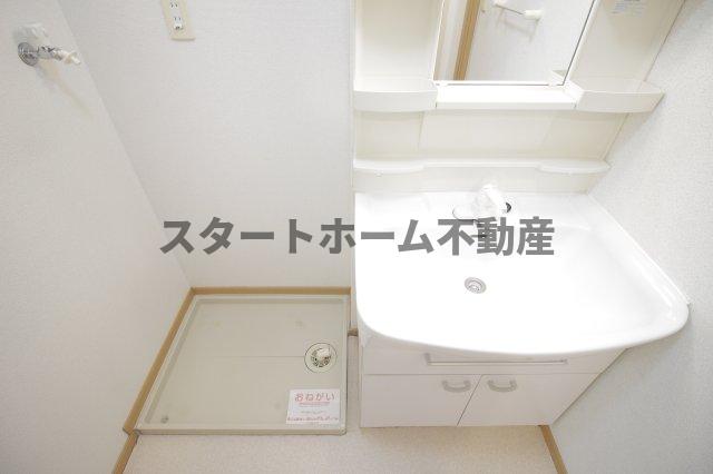 洗面設備　ゆったりとスペースのある洗面所