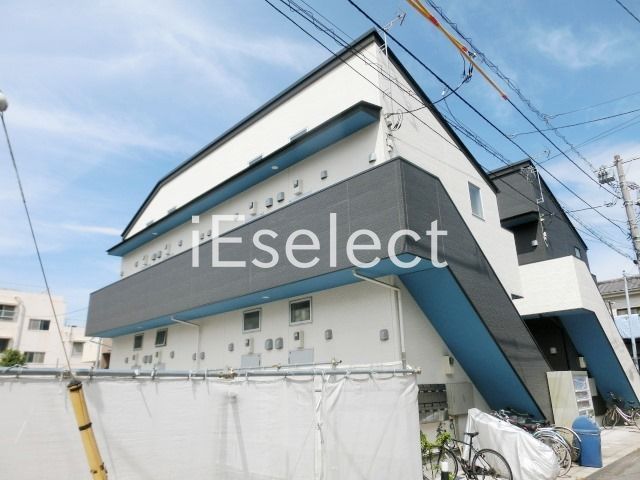 建物外観　ブルーがアクセントになってオシャレ外観ですね。