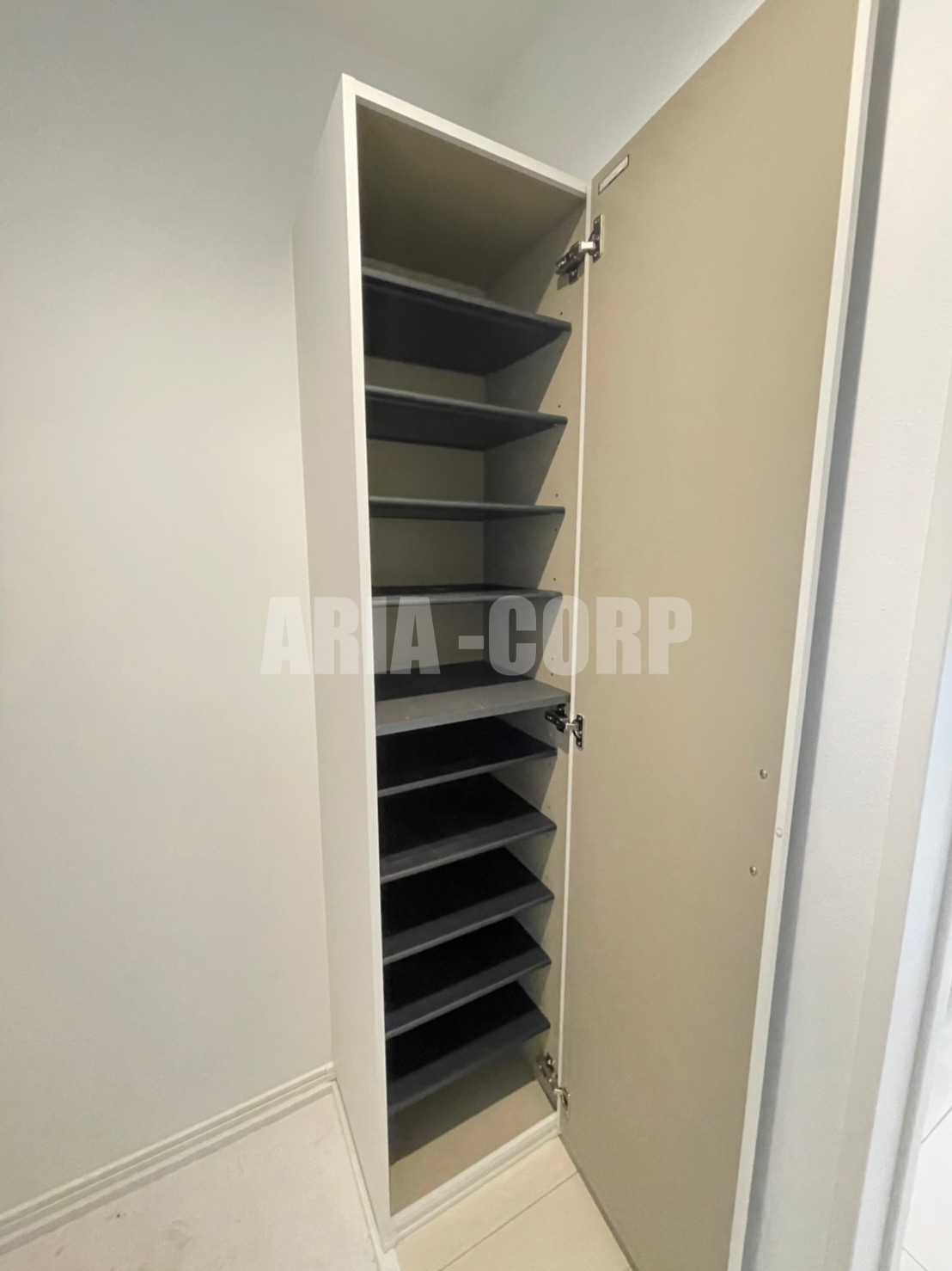 玄関　縦型シューズBOX付◎