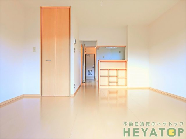 居室・リビング　洋室１２.８帖（同仕様写真）