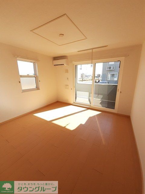 ソレイユコートCの居間写真