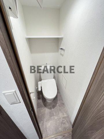 トイレ　落ち着いた色調のトイレです