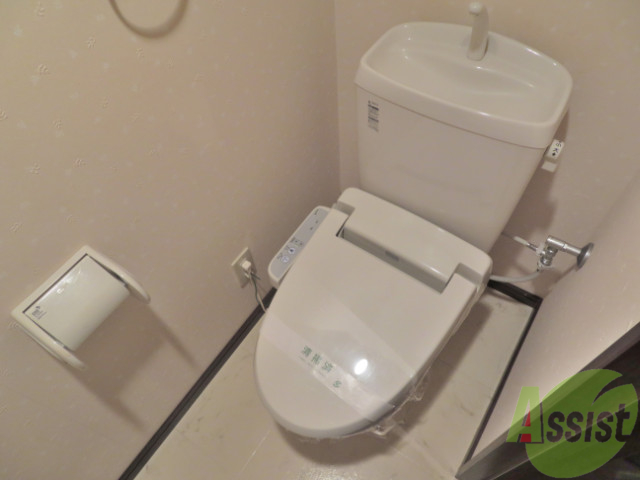 トイレ　嬉しいウォシュレット機能付きです。シャワートイレは便利ですね