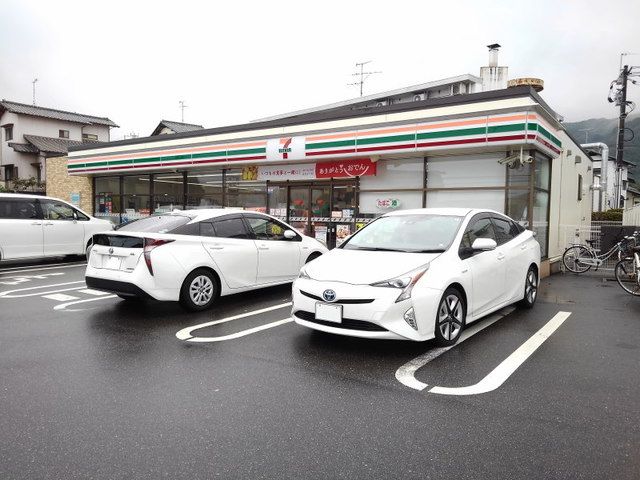 コンビニ　セブンイレブン（コンビニ）まで400m