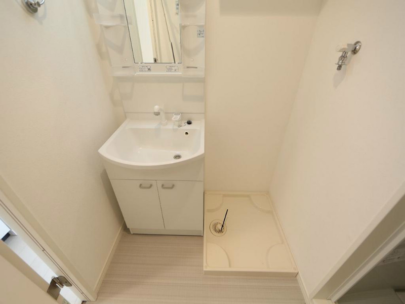 洗面設備　脱衣所　独立洗面台（シャンプードレッサー）洗濯機用意できます
