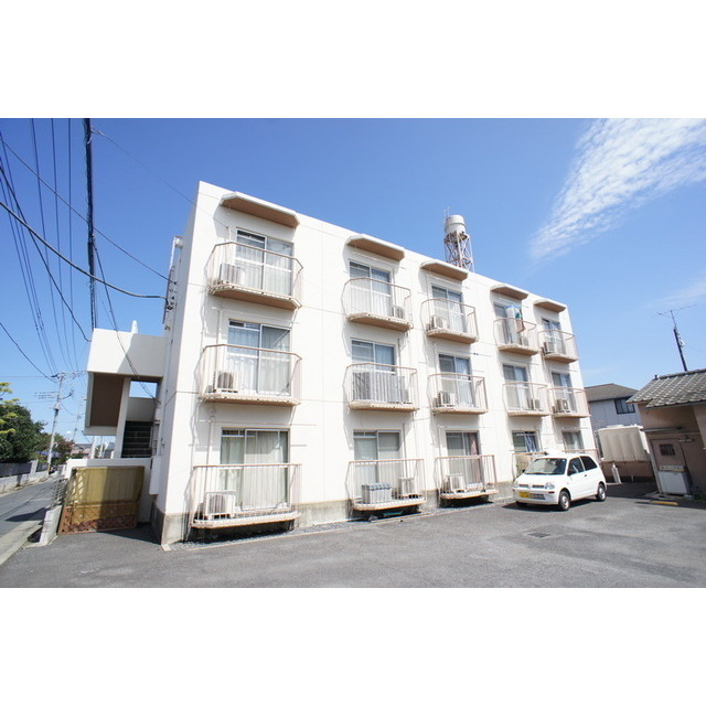 建物外観　ご覧の通り爽快な日当たり