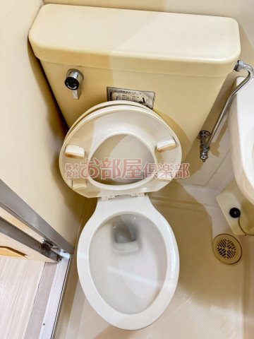 トイレ　落ち着いた色調のトイレです