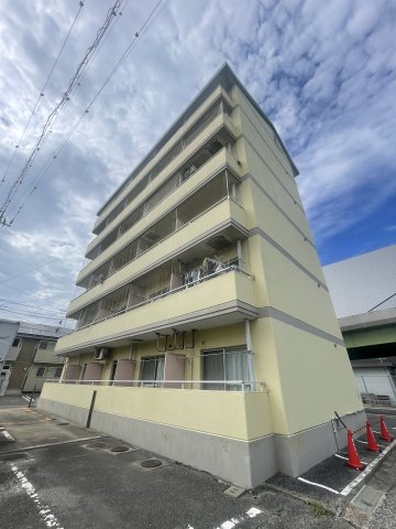 建物外観　明るい外観です