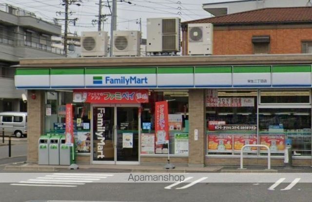 コンビニ　ファミリーマート（コンビニ）まで657m