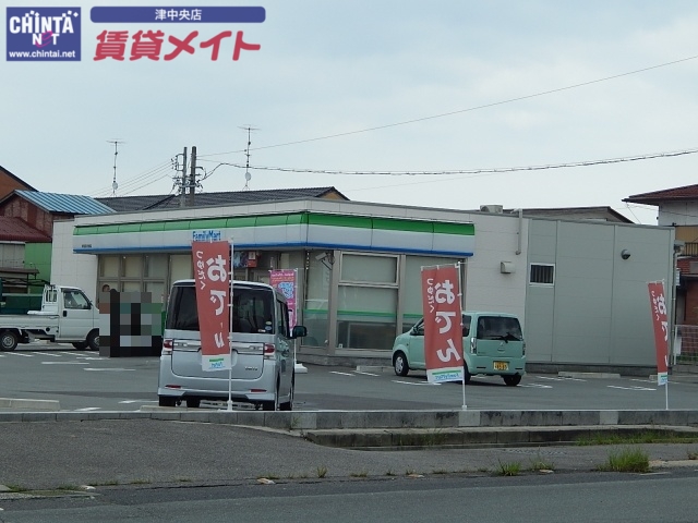 コンビニ　ファミリーマート 津河芸町中別保店（コンビニ）まで493m