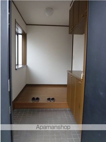 厚木市愛甲1丁目戸建の玄関写真
